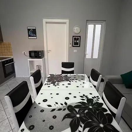 Oda ve Kahvaltı Fisical Sentia Apartaman Golem (Tirana)